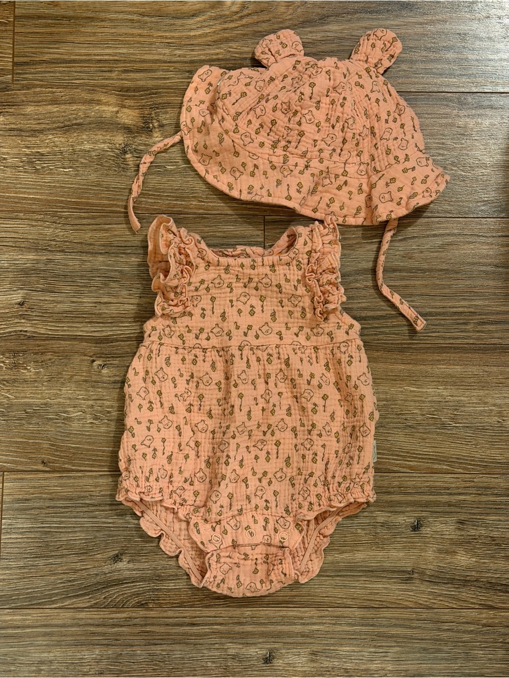 Disney Baby Winnie the Pooh Romper & Hat Set
